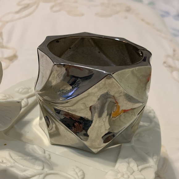 Guess Boho Vintage Geometric Shaped Cuff with hinge snap closure.  Like new - Picture 6 of 6